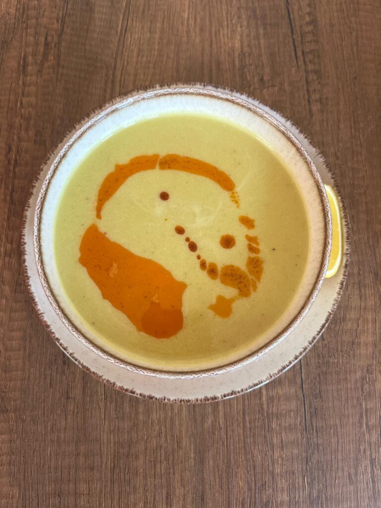Tereyağlı kemik suyunda mercimek çorbası.